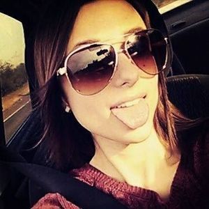 Meet your Posher, Kay